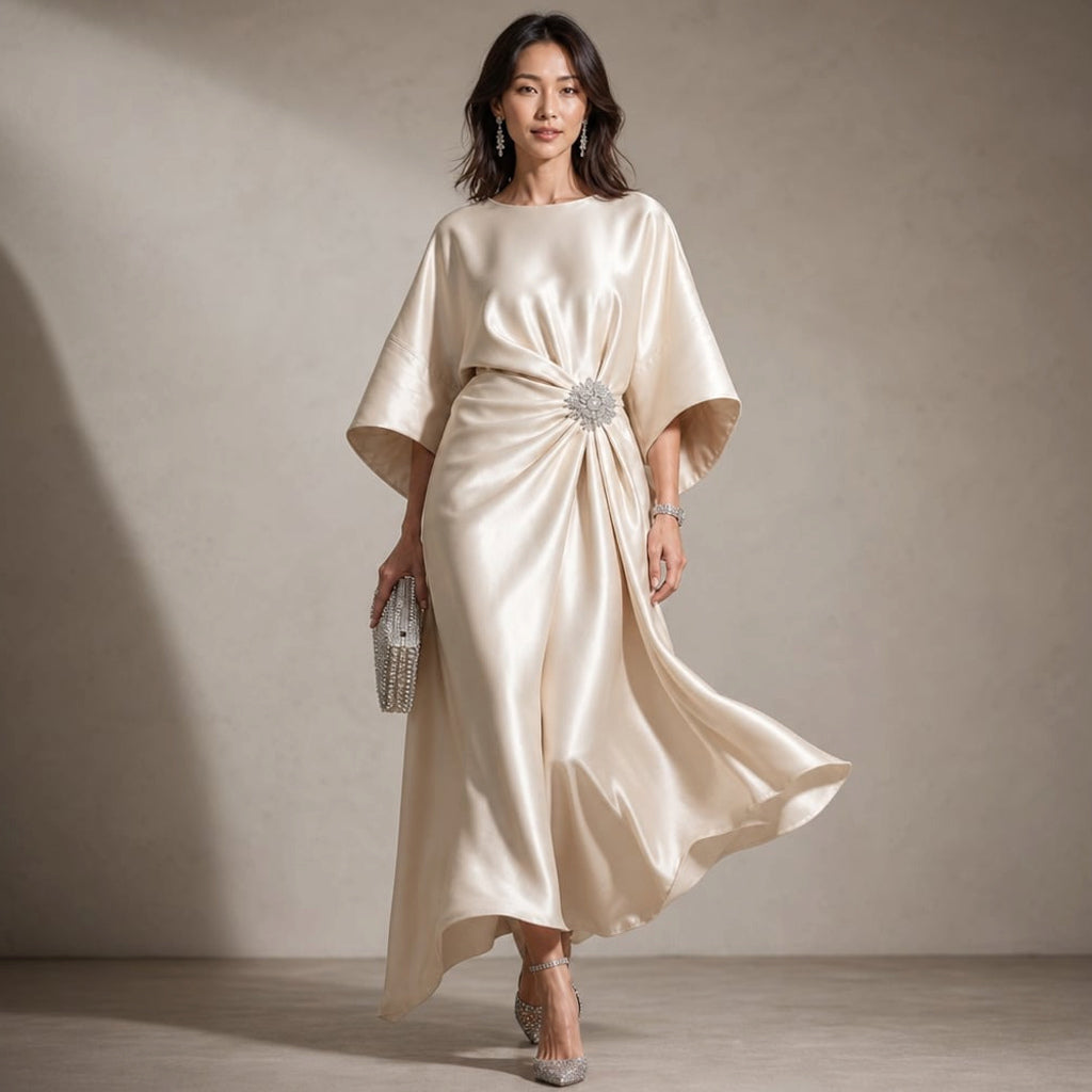 Vestido midi de punto manga kimono con broche de cristal en Cream – Labetina