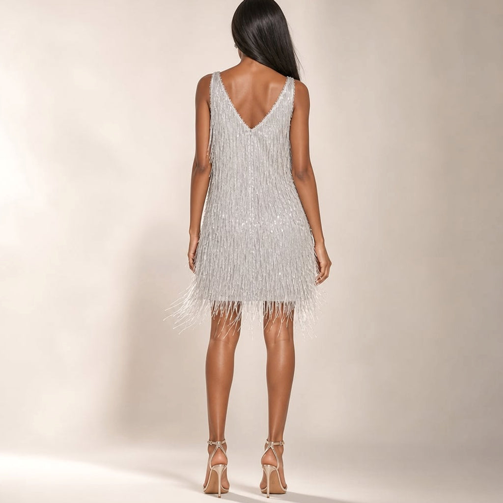 Vestido mini de lentejuelas con flecos escalonados escote en V – Labetina