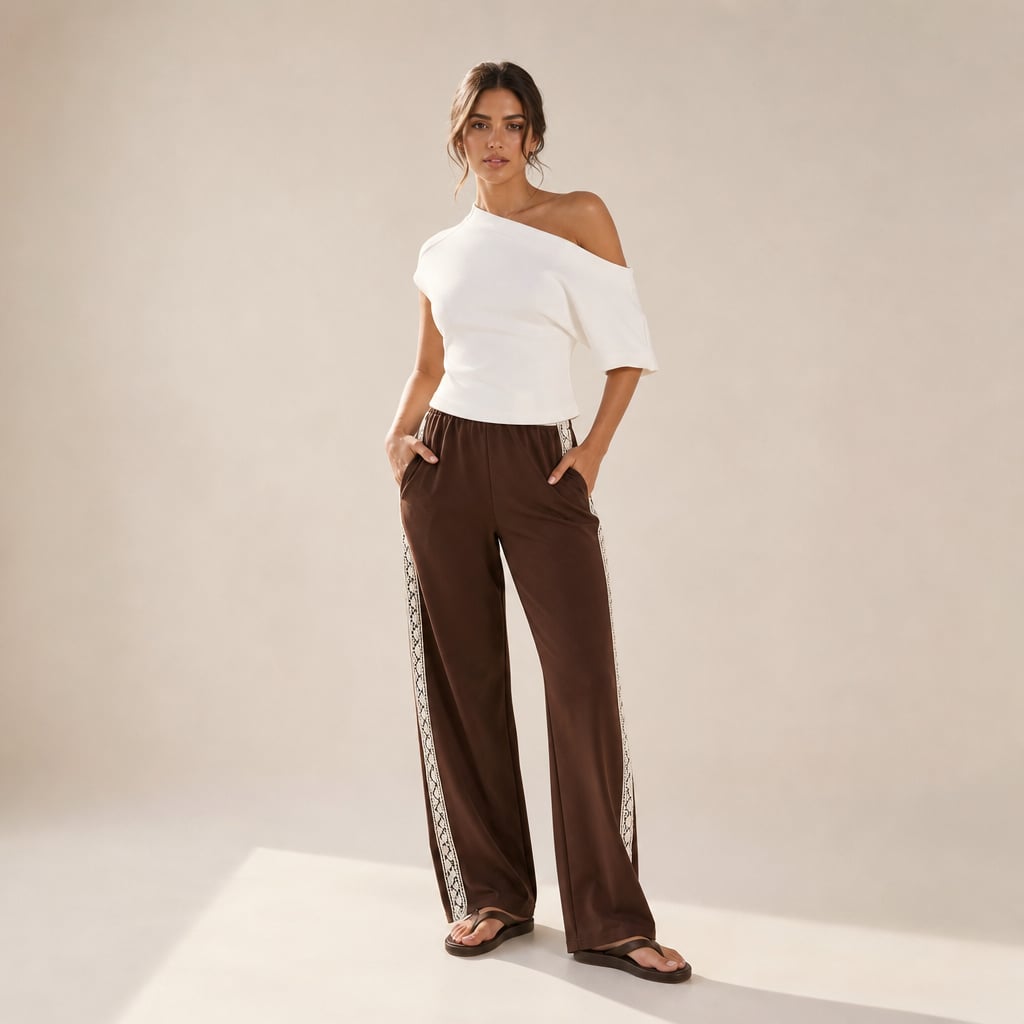 Pantalón de corte recto plisado con franja lateral y orilla de encaje Chocolate/Encaje – Labetina