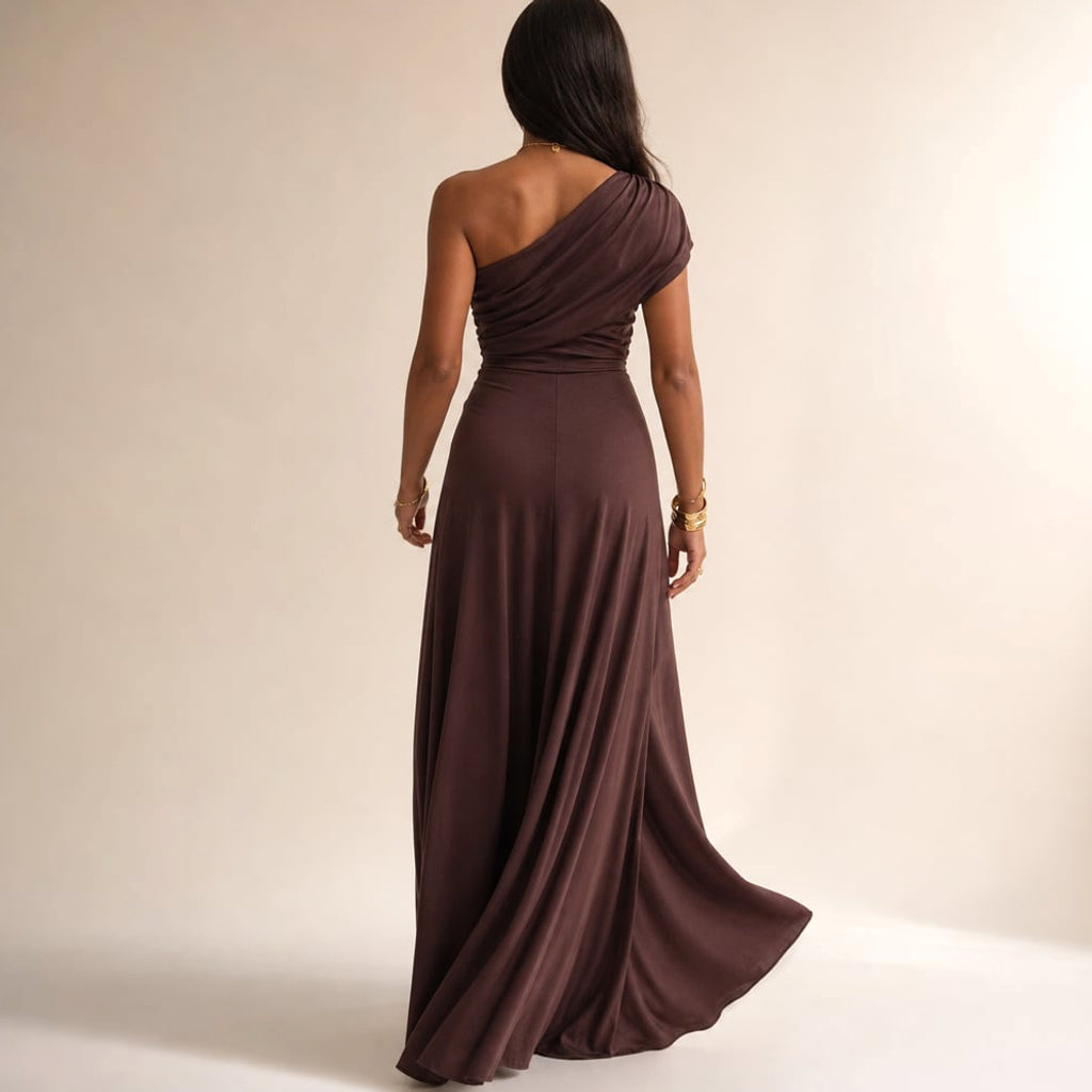 Vestido maxi plisado hombro asimétrico caída fluida – Labetina